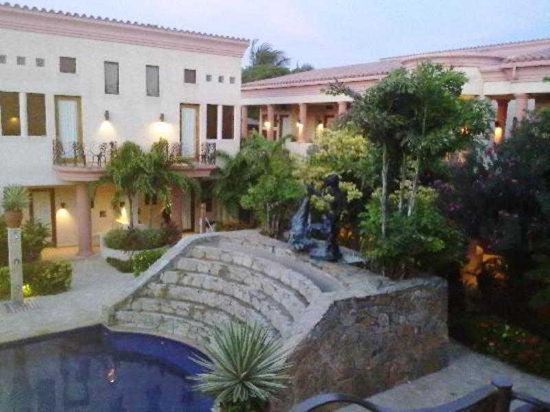 Las Sirenas Hotel And Condos West Bay Exterior photo