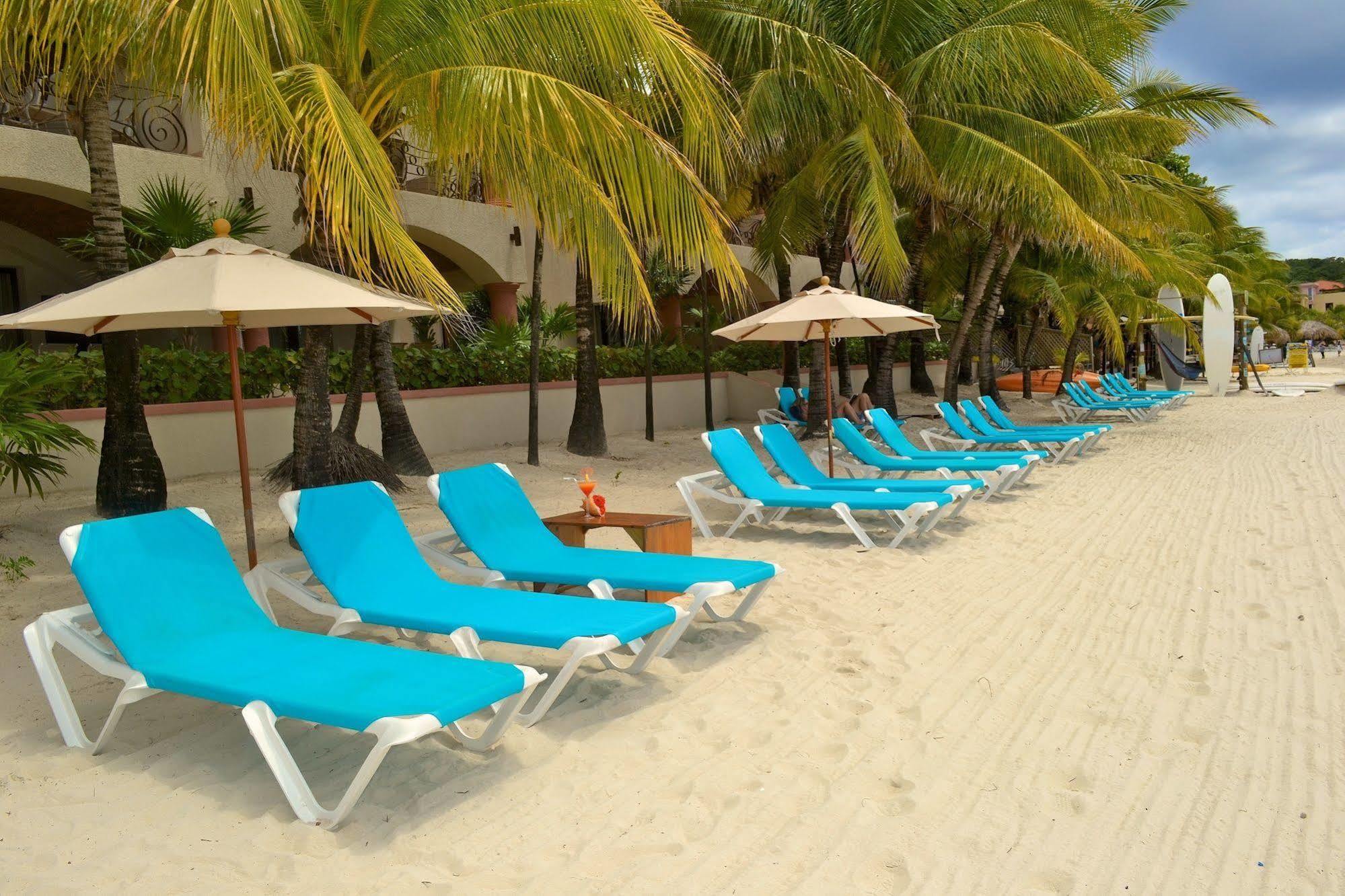 Las Sirenas Hotel And Condos West Bay Exterior photo